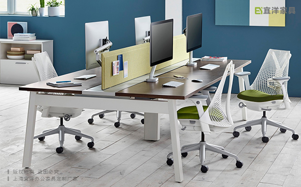 屏风工作位设计,员工办公隔断桌优点,定制屏风职员桌厂家