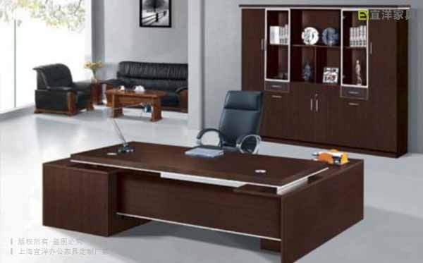 09-实木老板办公桌,皮革老板椅,实木文件柜.jpg